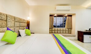 Premium Double Room | Desk, iron/ironing board, free WiFi, bed sheets