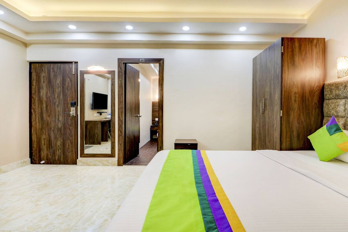 Premium Double Room | Desk, iron/ironing board (on request), WiFi (free), bed sheets