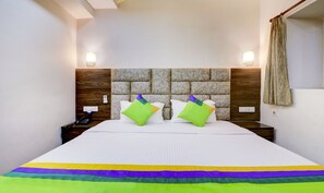 Quarto casal premium | Escrivaninha, ferros/tábuas de passar roupa, Wi-Fi de cortesia