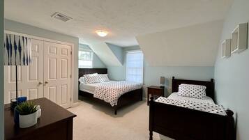 4 bedrooms, desk, iron/ironing board, travel crib