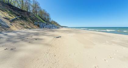Sunset Bluff - Pet Friendly Cottage - Lake Michigan access!
