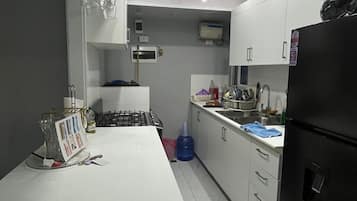 Oven, coffee/tea maker, blender, cookware/dishes/utensils