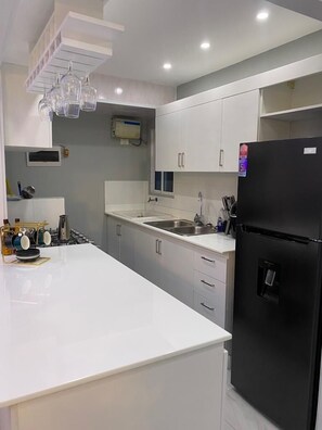 烤箱、茶具/咖啡用具、搅拌机、厨具/餐具