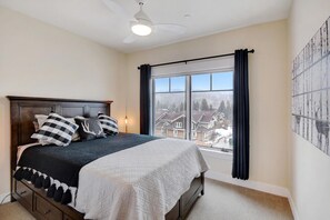 2 bedrooms, premium bedding, iron/ironing board, travel cot - Downtown WP Loft 16 I Hot Tub I Great Views I Bunk Beds I Discounted Attractions (Winter Park)