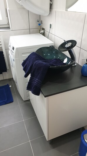 Unclassified image, 2 of 20, button