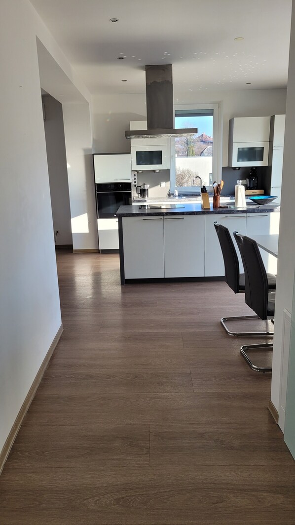 Fridge, stovetop, dishwasher, coffee/tea maker