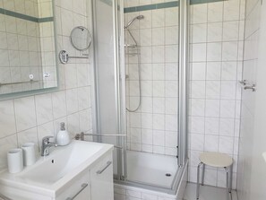 Dusch, hårtork och handdukar
