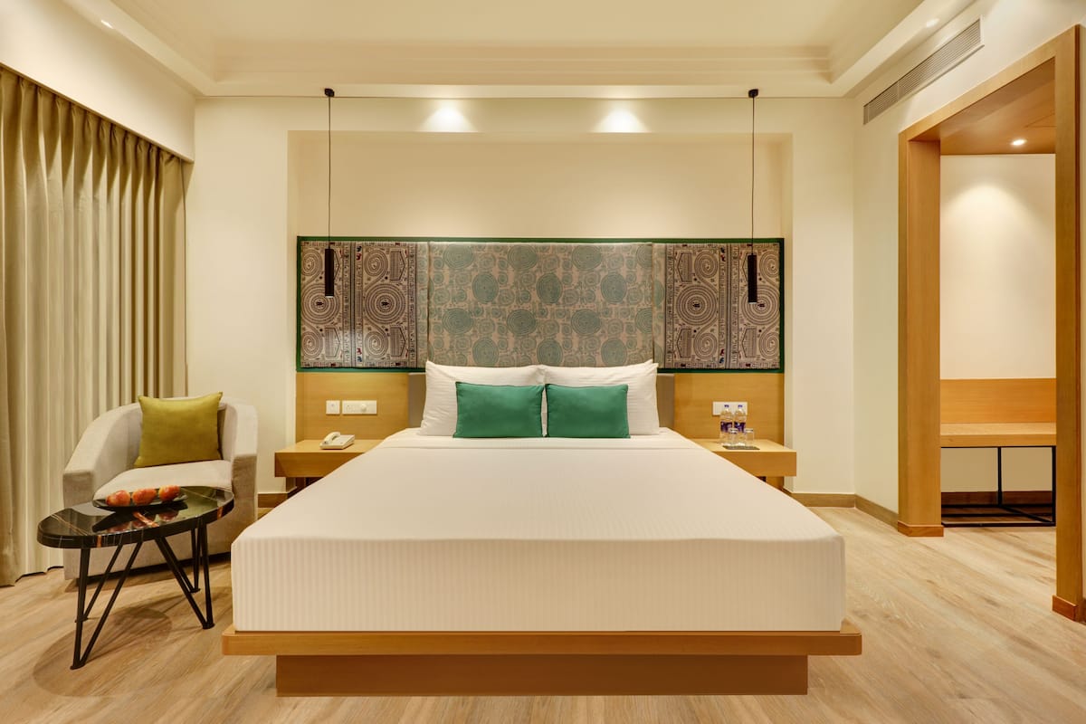 Premier Suite | 1 bedroom, desk, free WiFi, bed sheets