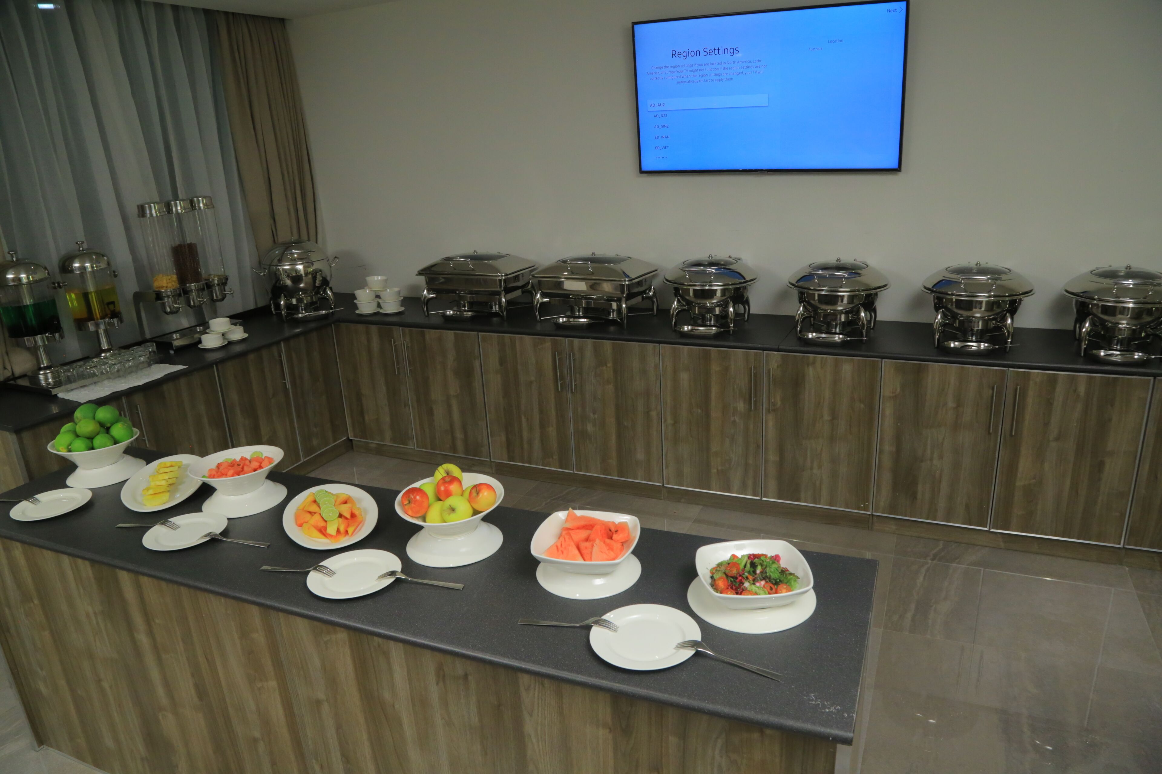 بوفيه فطور يوميًا بتكلفة قدرها (10 USD للشخص)