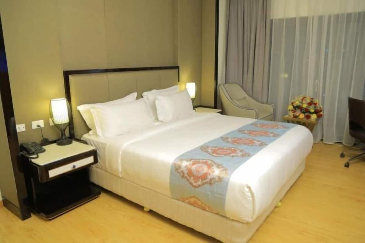 Minibar, desk, laptop workspace, soundproofing