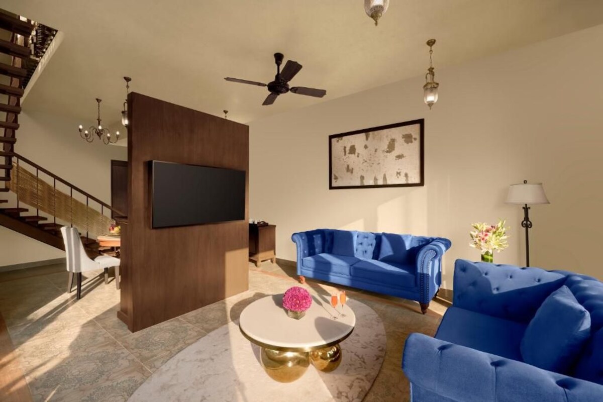 Premium Suite | Minibar, in-room safe, desk, laptop workspace