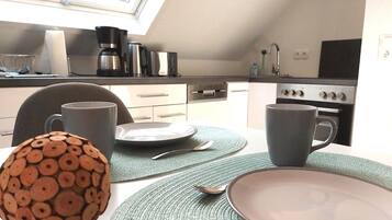 Kühlschrank, Ofen, Herdplatte, Geschirrspüler