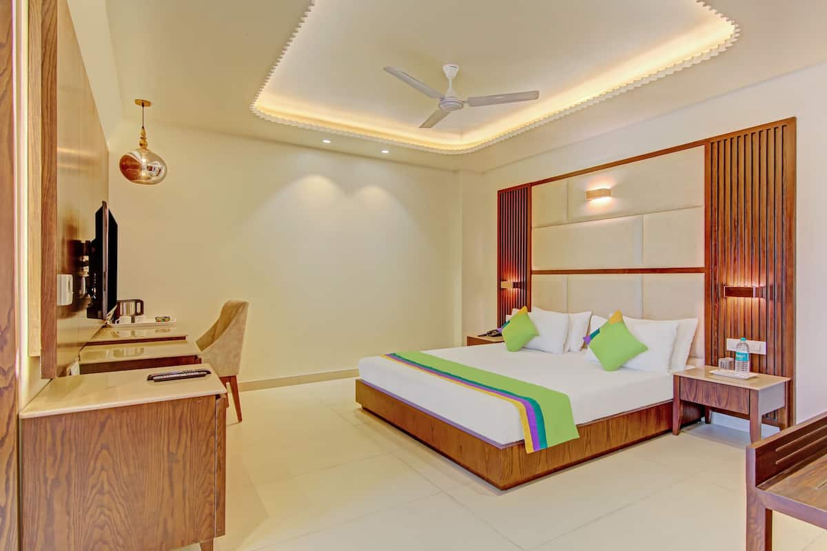 Premium Double Room | Desk, iron/ironing board, free WiFi, bed sheets