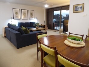 Apartment | Living room | 50-cm flat-screen TV with digital channels, TV - Braemar Unit 3 (Forster)