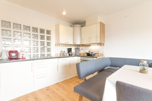 Fridge, microwave, stovetop, dishwasher - Apartment mit Traumblick (Lajen)