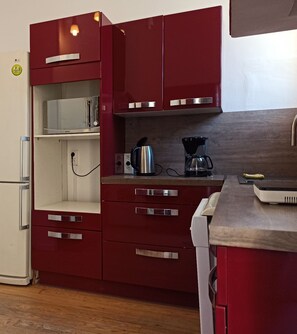 Dining tables - T2 40 m² terrace Saint-Cyprien fitted kitchen (Toulouse)