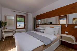 4 Schlafzimmer, Zimmersafe, Bügeleisen/Bügelbrett, Reisekinderbett