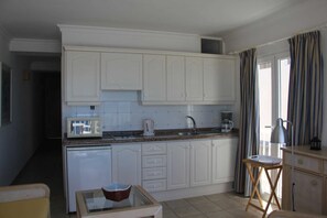 Fridge, microwave