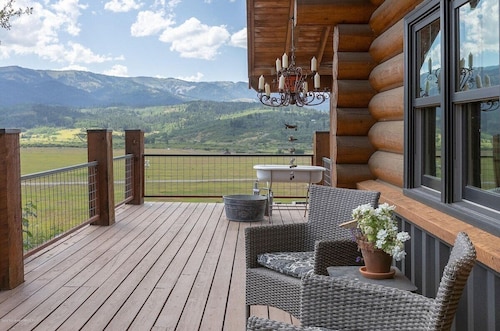 Mountain Getaway ⁓ Aspen Bear Paws – Hot Tub ~ BBQ