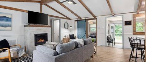 Smart TV y chimenea