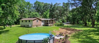 Waterfront Home With Pool, Outdoor Covered Bar Space, Hot Tub, Propane grill and Fire Pit, Starlink