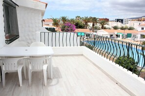 Outdoor dining - Great location, 2 bd and terrace in Las Americas (Adeje)