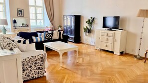 Smart TV, fireplace, DVD player, books