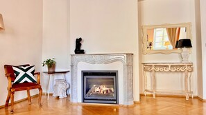 Interior - VIEWS of Charles Bridge and Prague Castle (PRAHA 1)