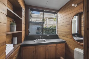 Bathroom - Manly Oceanside (Sydney)