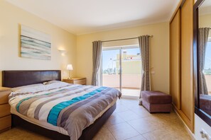 4 bedrooms, in-room safe, desk, iron/ironing board