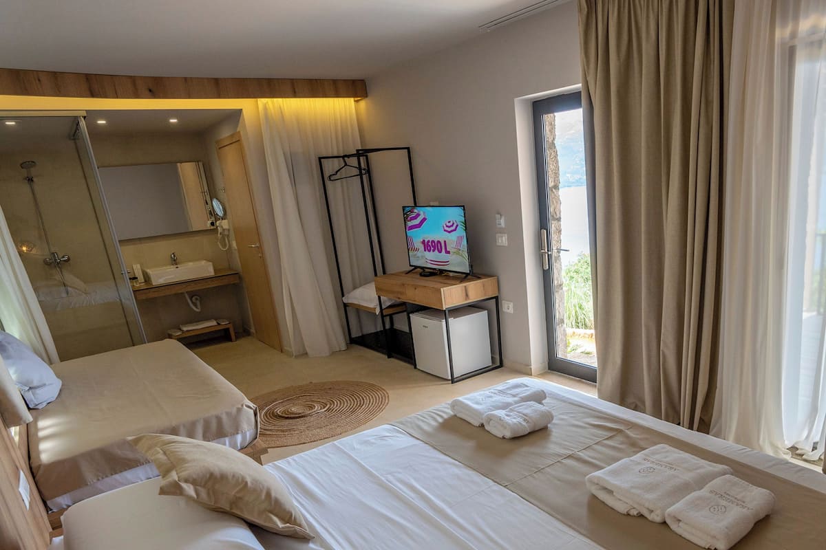 Double Villa Sea View | 2 bedrooms, down comforters, minibar, in-room safe