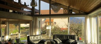 บ้านสำหรับครอบครัวที่ Montreux ด้วยวิวทะเลสาบ