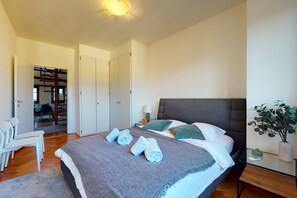 Basic Apartment, Multiple Beds