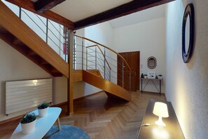 Appartement, plusieurs lits | 2 chambres, espace de travail pour ordinateur portable