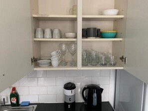 Elite Double Room | Shared kitchen facilities | Fridge, microwave, oven, toaster oven - Portobello Stays by Stay Guru (London)