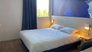 Standard-huone, 1 parisänky | Memory foam -patjalliset sängyt, työpöytä