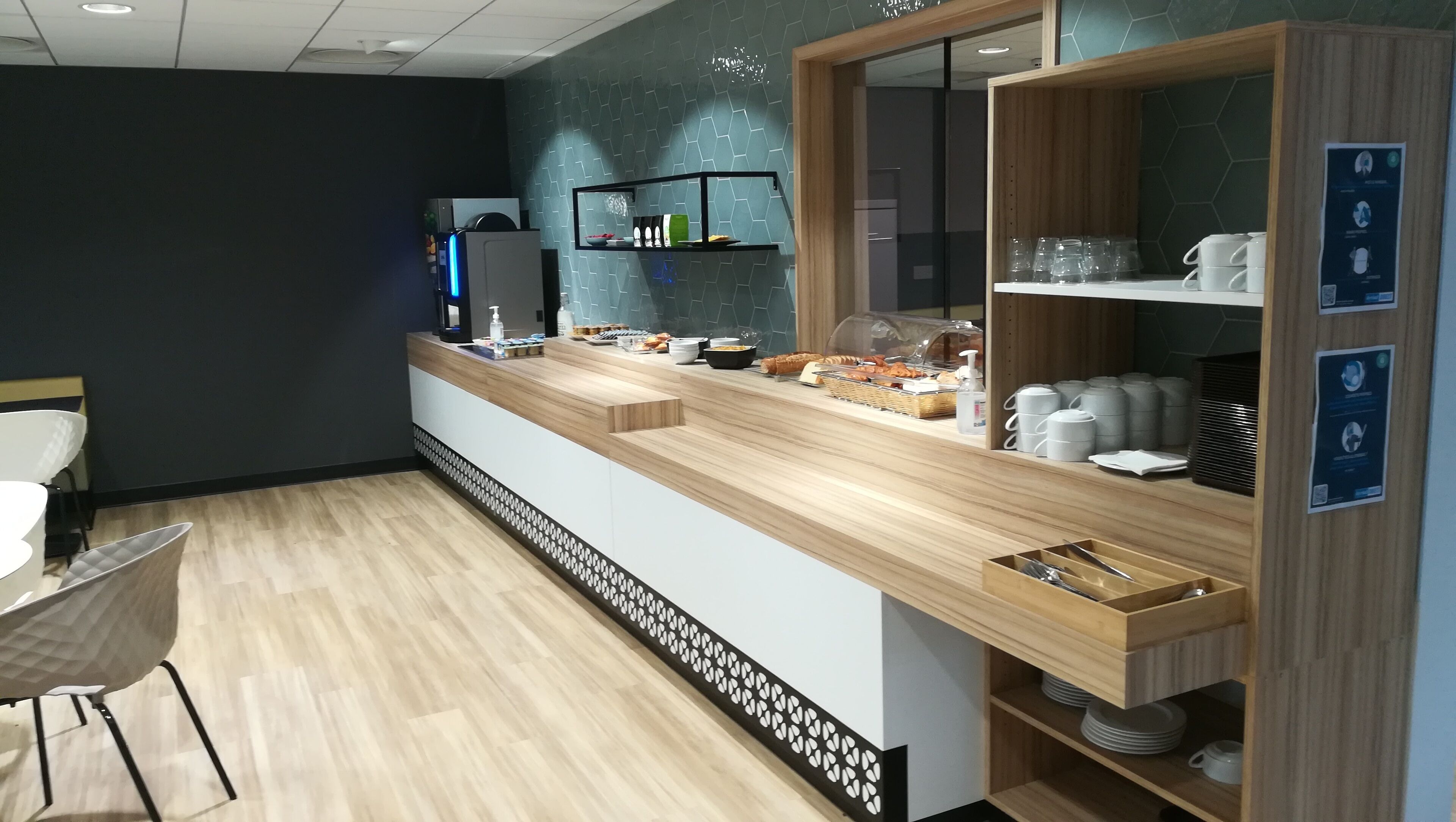 daily buffet breakfast (eur 9.90 per person)