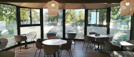 Daily buffet breakfast (EUR 9.90 per person)