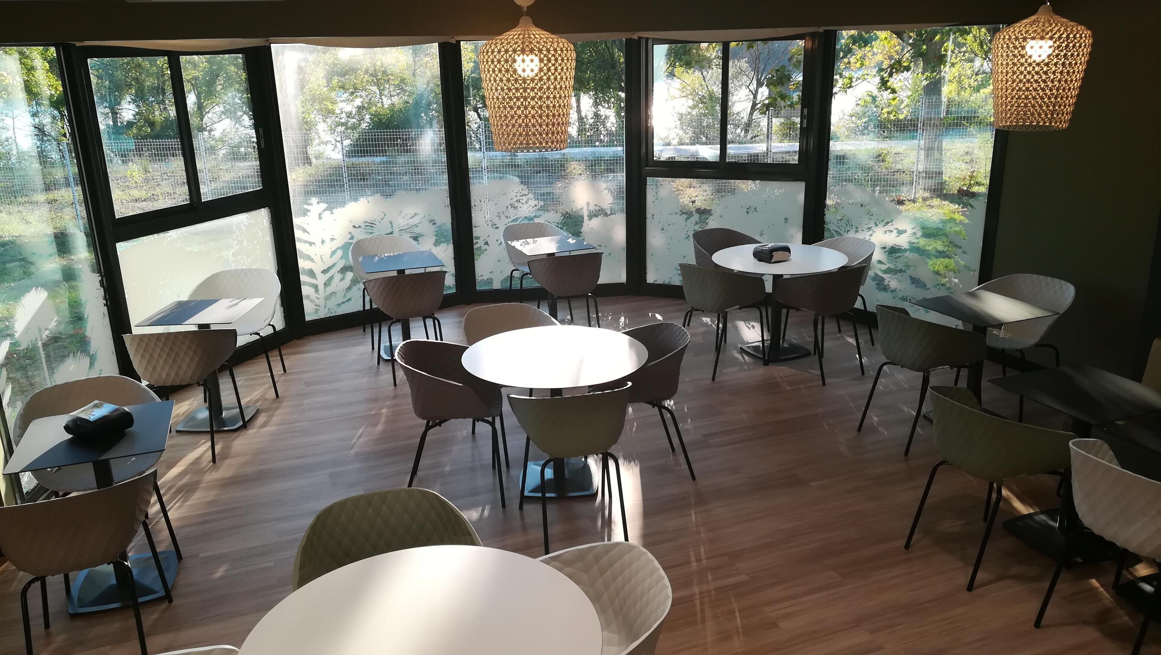 Dagelijks ontbijtbuffet (EUR 9.90 per persoon)