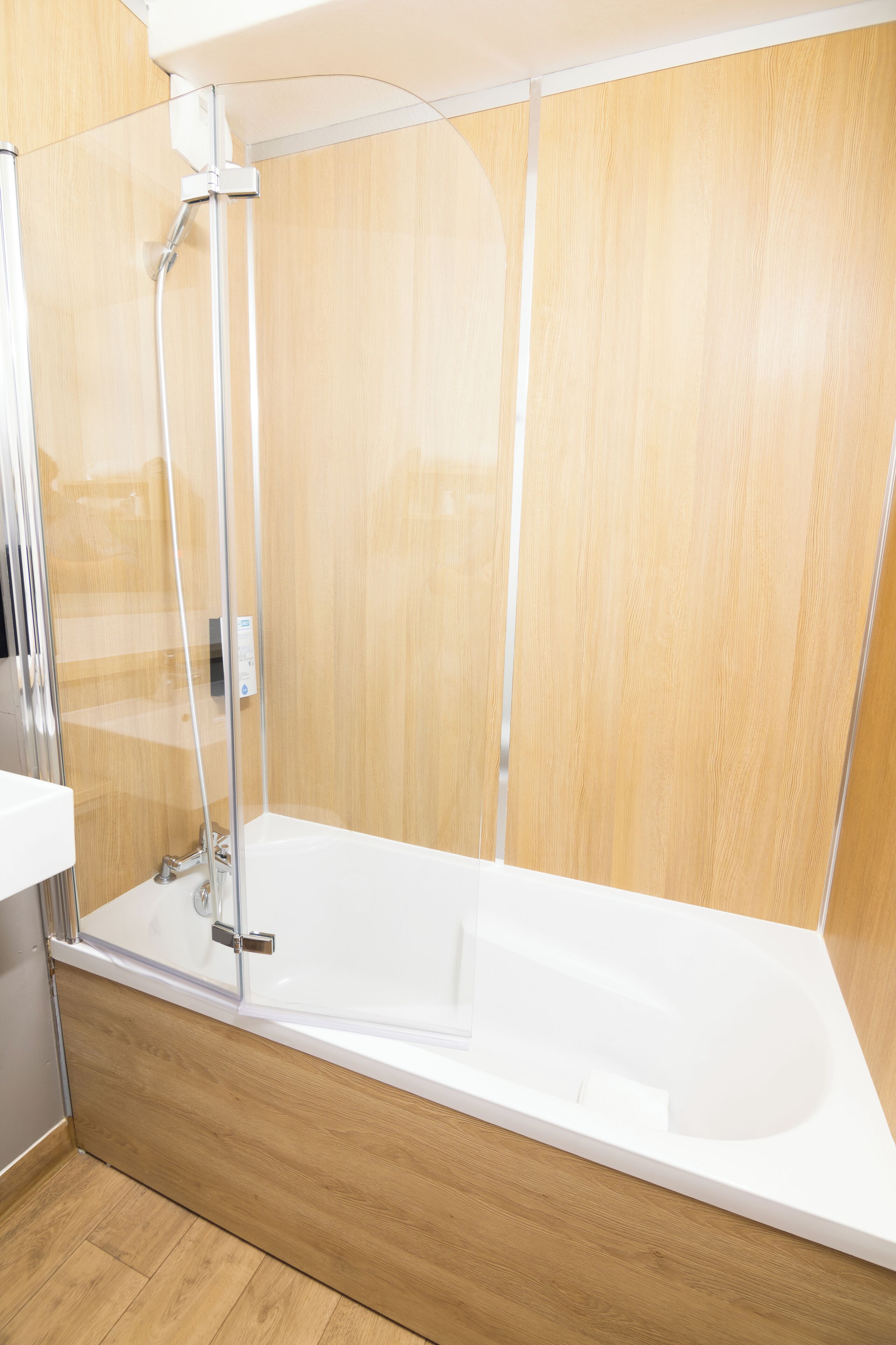 standard room, 1 double bed | bathroom | shower, eco-friendly toiletries, hair dryer