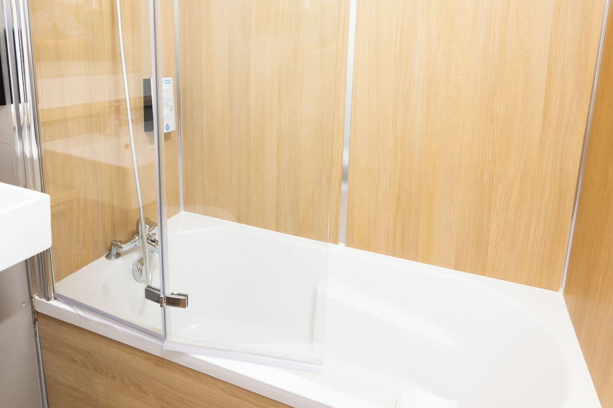 standard room, 1 double bed | bathroom | shower, eco-friendly toiletries, hair dryer