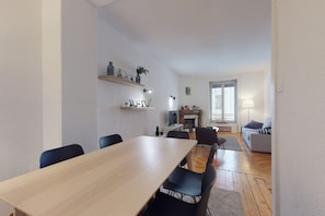 Departamento básico, 1 cama Queen size | Restaurantes