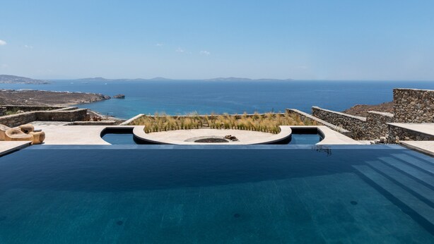 An infinity pool with a view of the sea and distant mountains. - Breathtaking 5 Bedroom Villa With Private Pool (Mykonos)