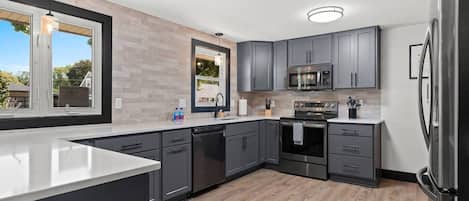 Fridge, microwave, stovetop, dishwasher