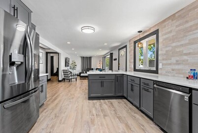 5BR House by Lambeau with Game Garage