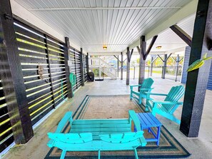 Terrace/patio - Casa de Verde! Home located in Cherry Grove Beach - only 2 blocks to Beach! (North Myrtle Beach)