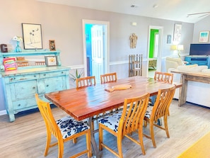 Dining - Casa de Verde! Home located in Cherry Grove Beach - only 2 blocks to Beach! (North Myrtle Beach)