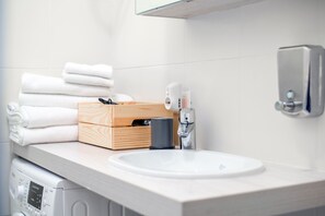 Shower, hair dryer, bidet - Apartament Stay in Family (Pietra Ligure)