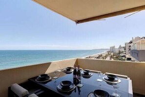 تناول الطعام بالخارج