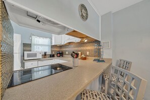 冰箱、微波炉、烤箱、炉灶